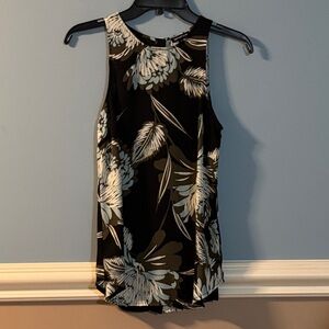 Women’s Who What Wear Black, light blue, army green and White Floral Tank Top XS